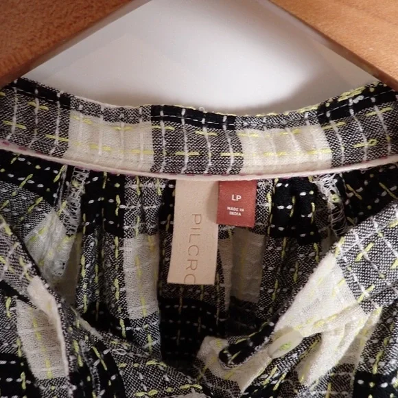Anthropology Pilcro Breezy Button down Black Motif Long Sleeve top plaid size LP - Picture 11 of 11